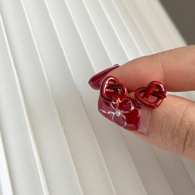 Eleganckie francuskie kolczyki sztyfty z czerwonym sercem - Retro design emaliowany, małe i wszechstronne dla kobiet.