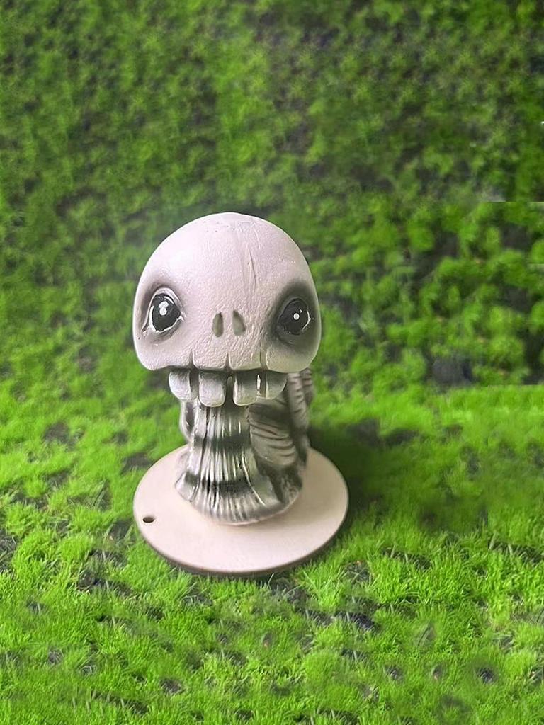 1pc- Halloween Shaking Skull Snail Decoration