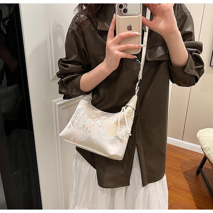 Hand Carrying New Chinese Style Bag Women's 2024 Summer Fashion Embroidered Pea Bag Niche Luxury Simple Crossbody Women's Bag