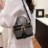 High-end niche design bag women's spring and summer new fashion messenger bag women's portable box bag