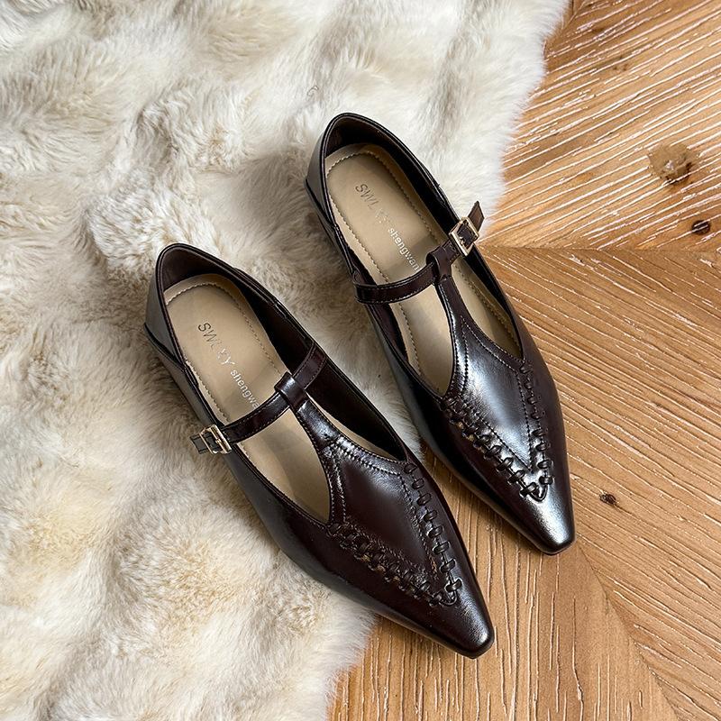 

Retro pointed Mary Jane shoes women s 2025 autumn new versatile comfortable soft sole shallow mouth single shoes with skirt small leather shoes 40 коричневый
