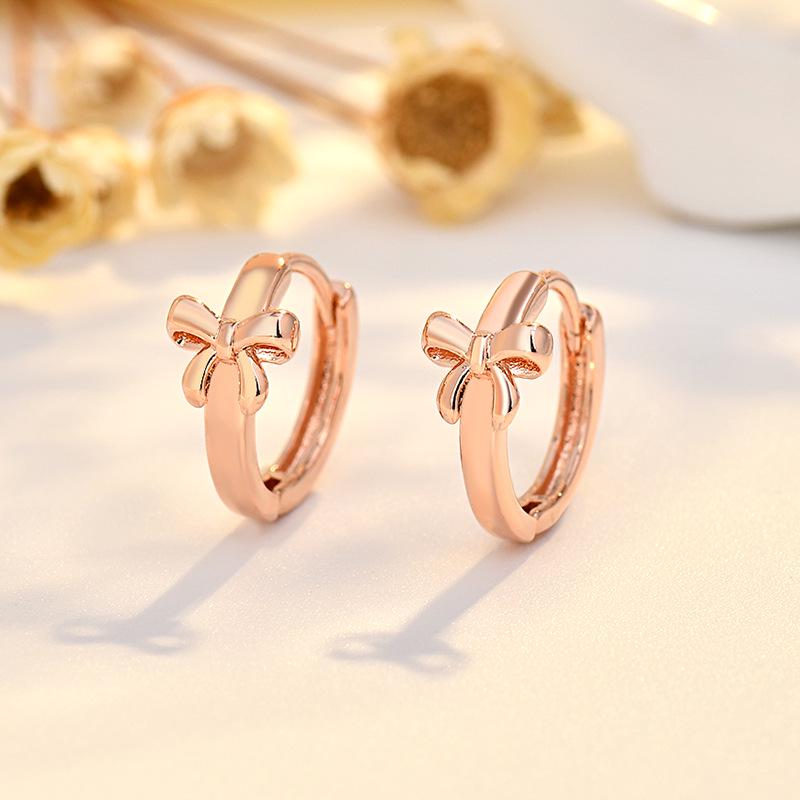 Exquisite Bow Mini Ear Cuffs: Cute, Niche Design Earrings for Sleep-Friendly, Versatile Wear on Ear Cartilage.