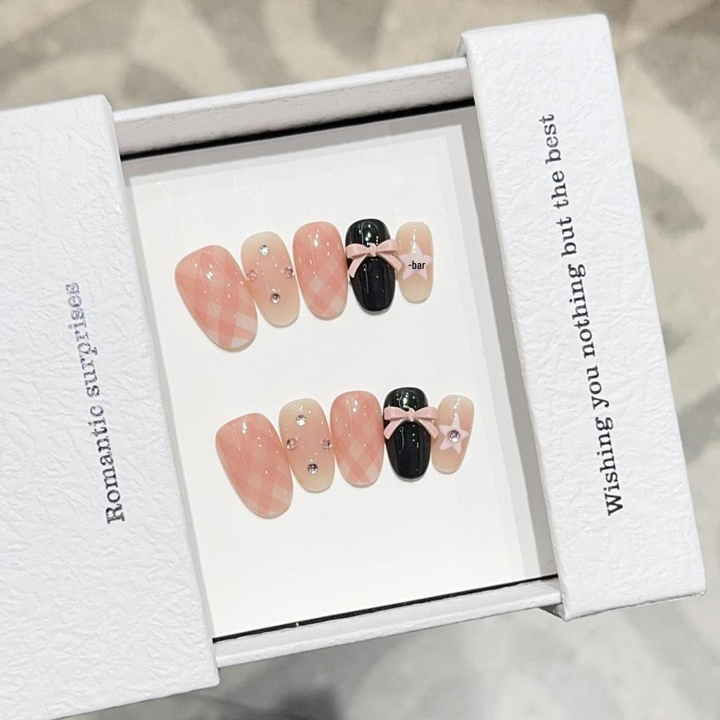 Handgemachte karierte Schleife künstliche Nagelkunst für Mädchen