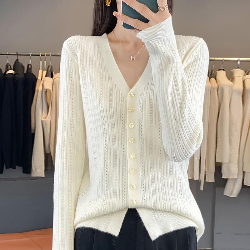 

Autumn new women s knitted sweater V-neck cardigan sweater women s Andy fleece jacket batch top M