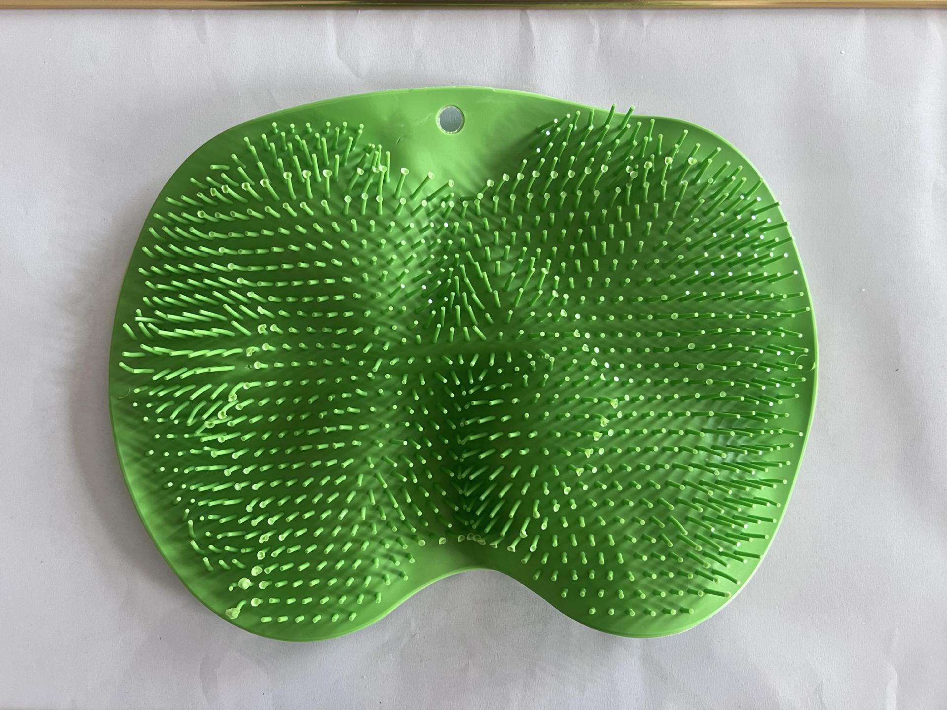 

Многофункциональный нескользящий коврик для ванной с функцией чистки ног и спины, удаления омертвевшей кожи и большими присосками зелёный