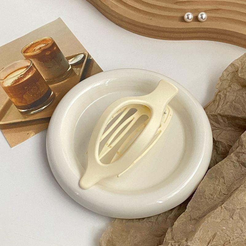 Large French Retro Claw Hair Clip for Elegant Women's Hairstyles.