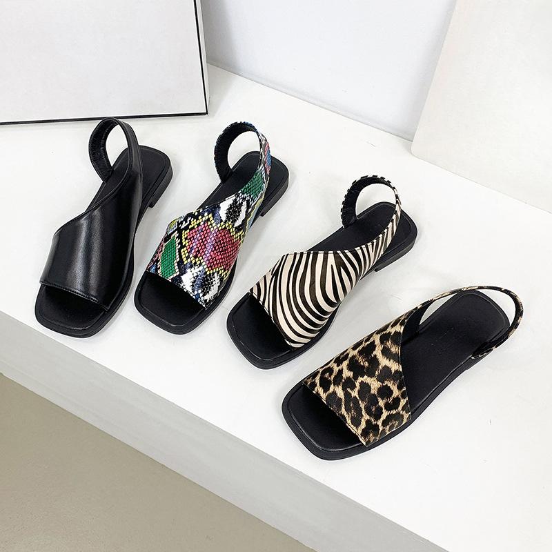 Sandalen mit Leopardenmuster für Damen, Sommer Neu Übergröße Fischmaul Quadratische Zehe Hinten Leer Modische Dicke und Niedrige Absätze Sandalen Trendig