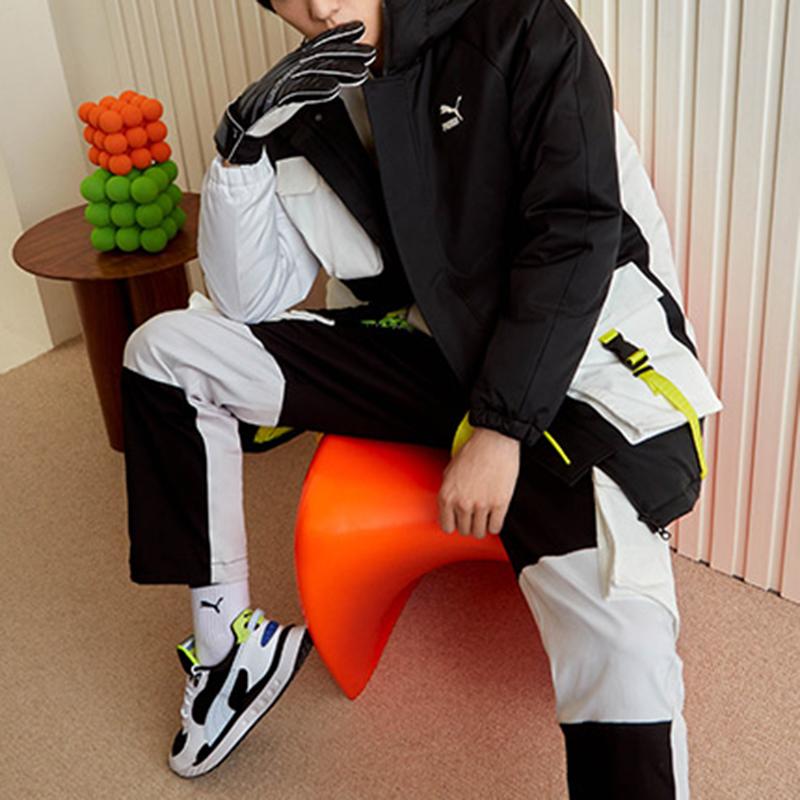 Puma Retro Color-Block Teplá Pánská Bunda Střední Délky s Kapucí a Mnoha Kapsami Černá 534676-01