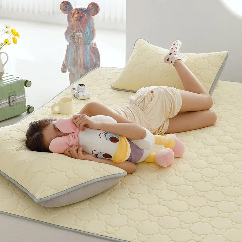 Neues Latex Dreiteiliges Set Sommer Schlafmatte Eis Seide Studentenwohnheim Sommer Waschbar Cartoon Weicher Sitz