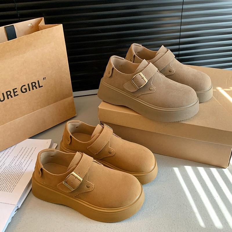 Retro tjockbottnade damvårdsytterkläder nya mångsidiga muffin-skor med en pedal för att öka höjden på enkelskor