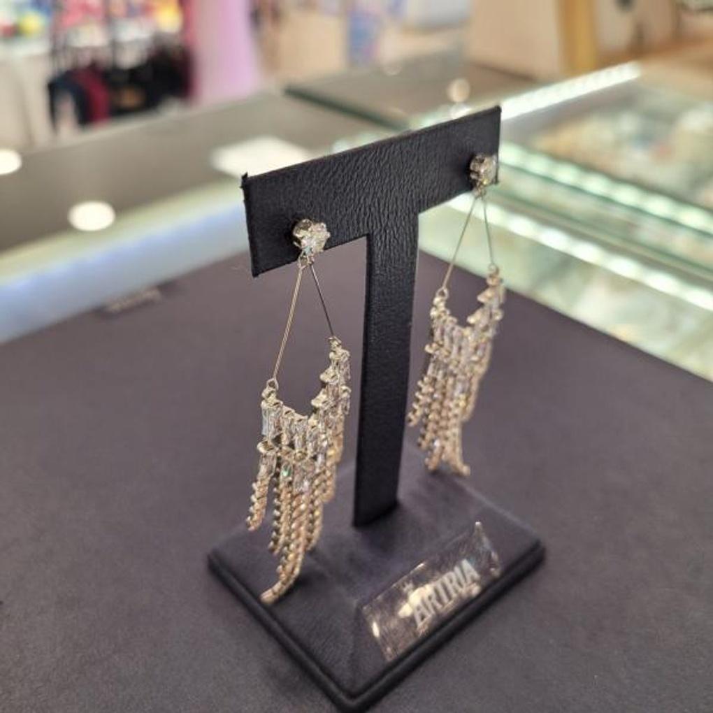 ARTRIA Simple Chandelier (Large) Crystal Earrings CHAERET0007WHF