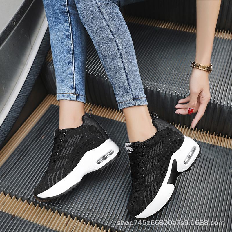 

Autumn new height-increasing women s sports dance shoes, soft-soled mesh square dance shoes, fashionable outer wear ghost step walking shoes 39