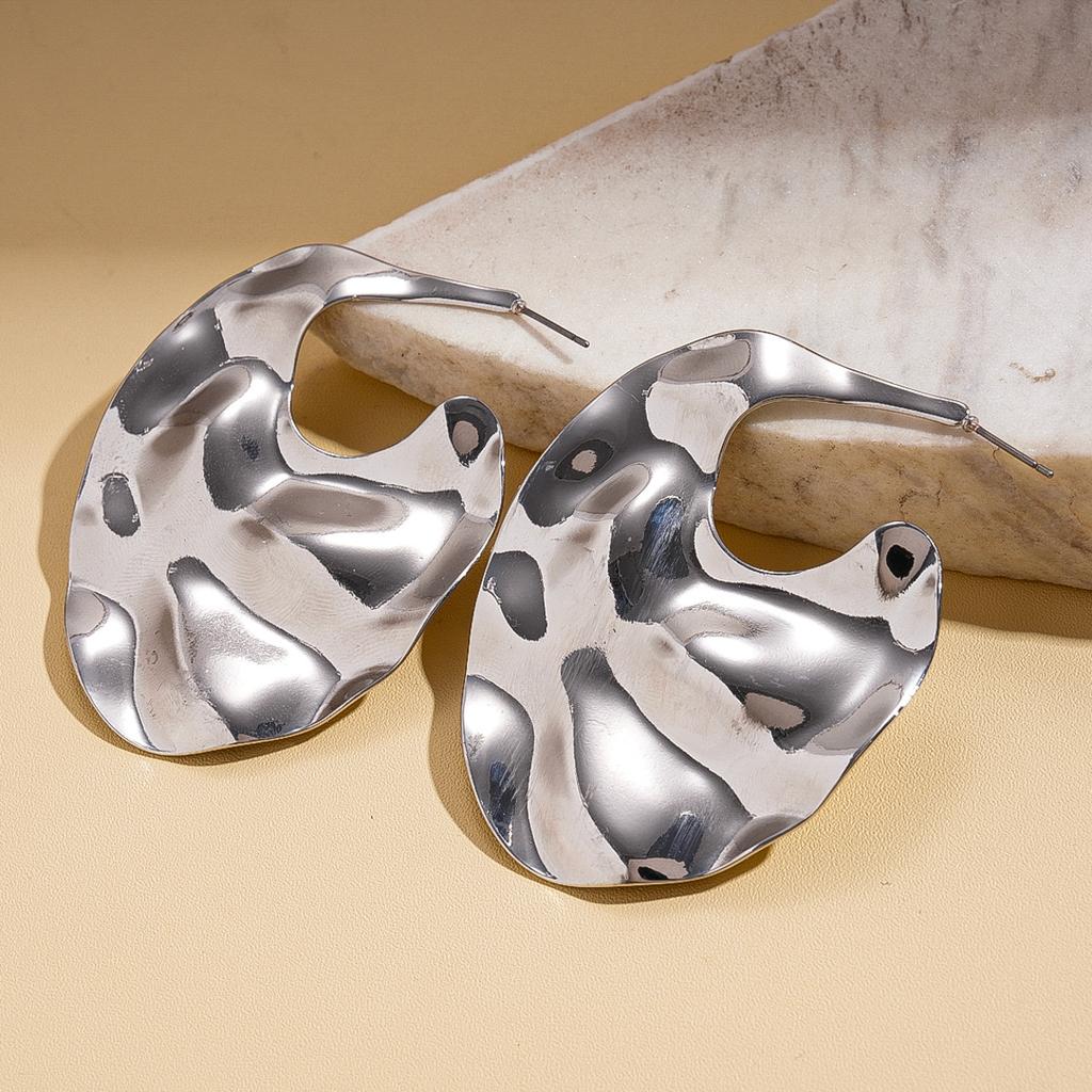 European and American metal style oval hollow chain earrings light luxury high-end stud earrings personalized niche earrings women