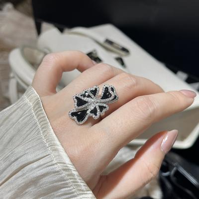 Personalized Black Drop Flower Ring With Diamonds, Four-Leaf Clover Exaggerated Love Ring, High-End Flash Diamond Jewelry.