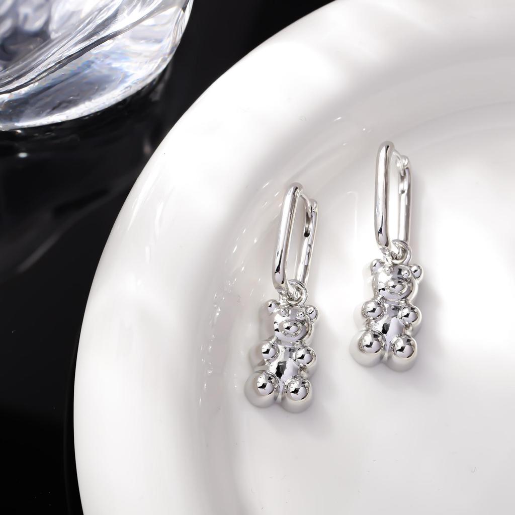 Japanese-Korean Metal Cartoon Bear Ear Cuff Earrings: Stylish, Trendy, and Unique Fashion Accessories