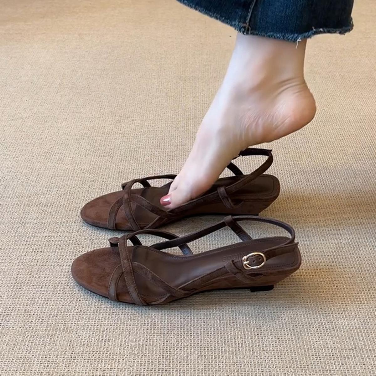 

Blue cabinet version~ retro soft leather hollowed out back strap open-toed sandals women s summer fashion wedge heel temperament round head Roman shoe 35 коричневый