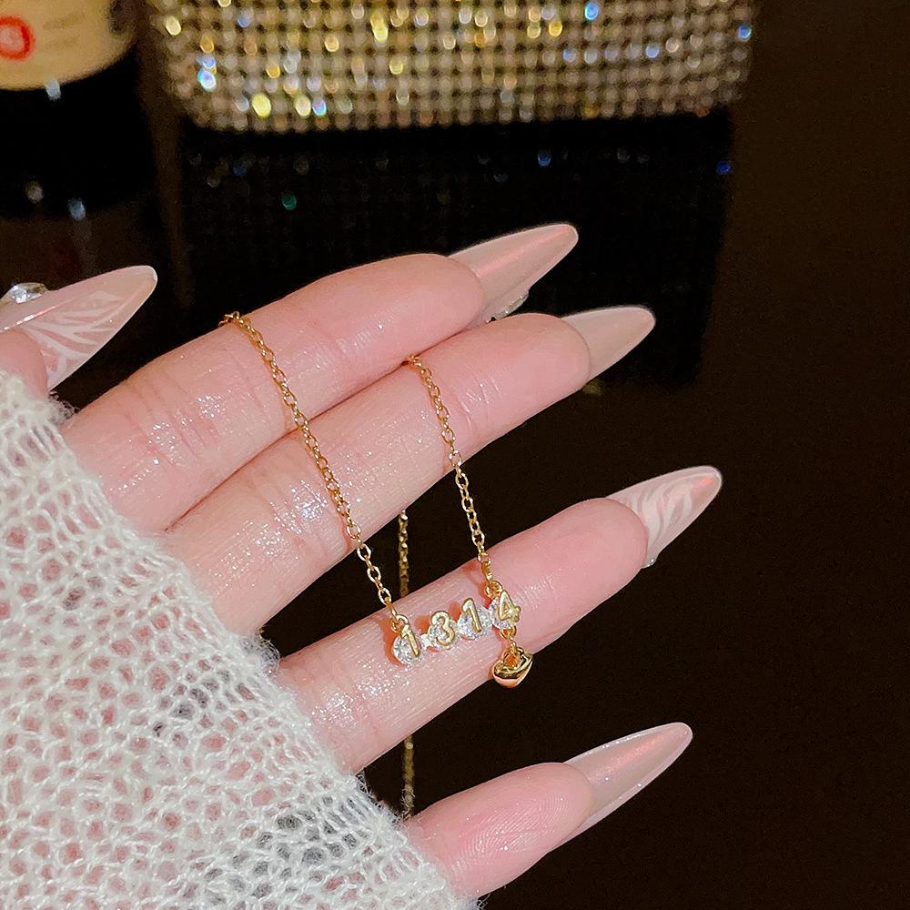 Fashion Light Luxury Titanium Steel Necklace Women'S High-End Pendant Sweet Temperament Collarbone Chain Does Not Fade Accessories