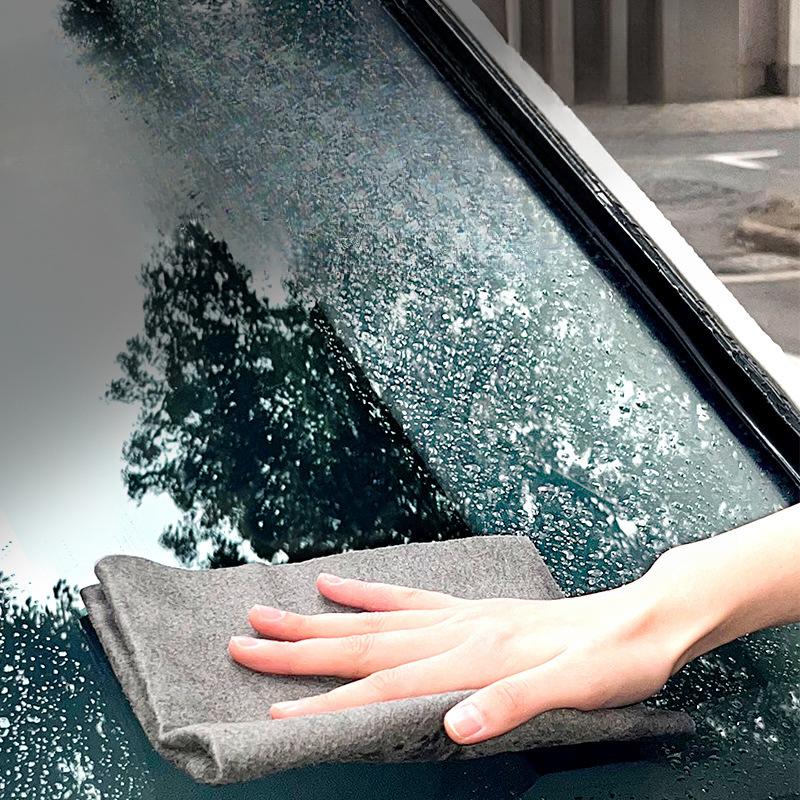 Magic Cloth for Cleaning Glass Leaves No Marks or Water Marks. Cleaning Mirrors with A Scouring Pad for Household Cleaning