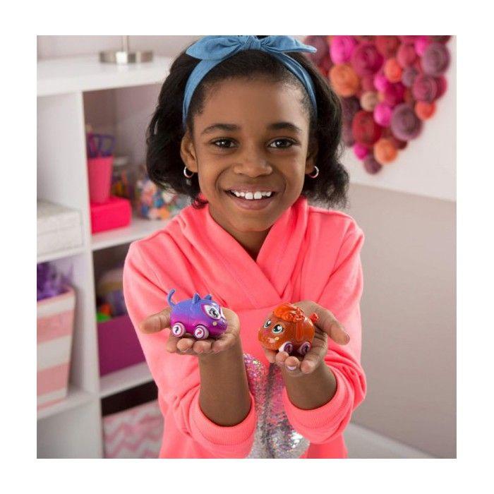 TOMY Ritzy Rollerz 37868 - Set with Small Car To Customize, Includes 12 Collectible Charms