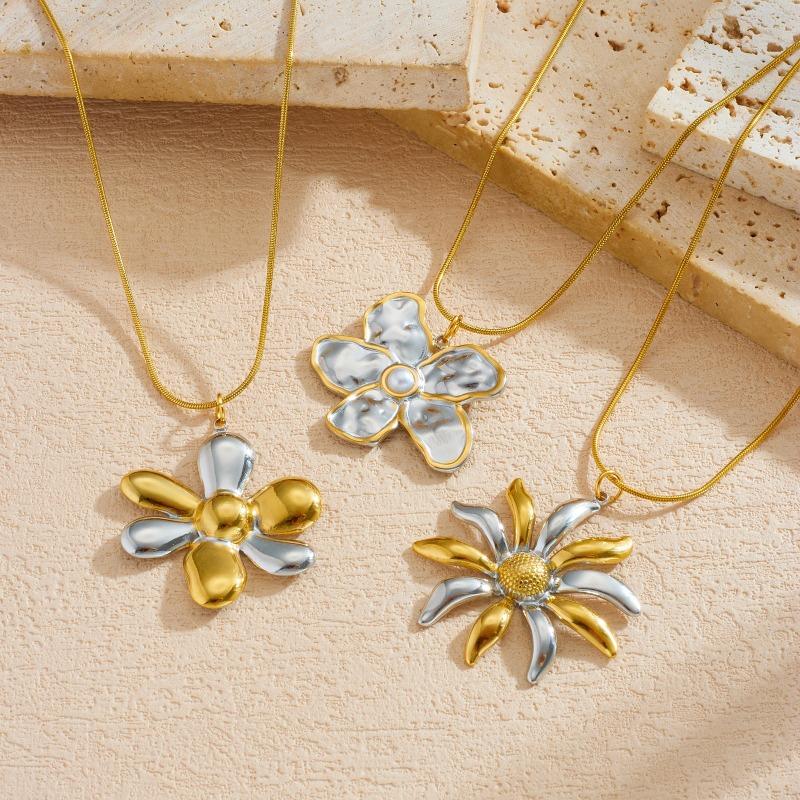 Gold Plated Stainless Steel Two-tone Daisy Pendant Snake Chain Necklace for Women
