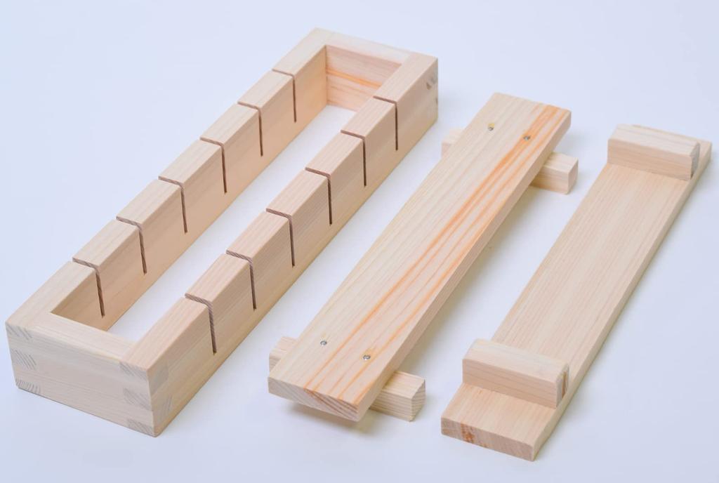 Kiso Kogei Hinoki Sushi Roll, 7-Cut (7.5 X 28 X 4.5cm), Beige