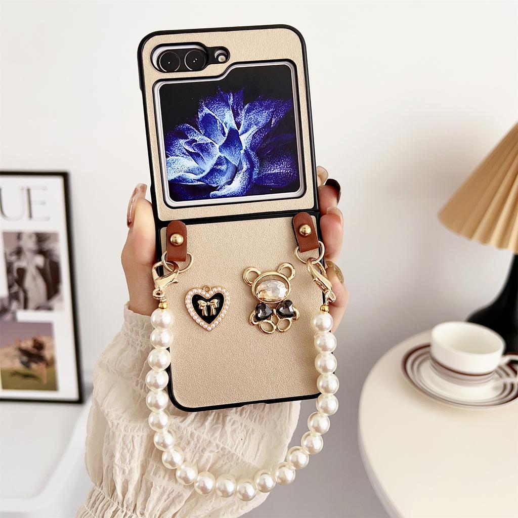 Luxury Cute Cartoon Heart Bow Rabbit Pearl Bracelet Phone Case for Samsung Z Flip 5 Z Flip4 Zflip3 Shockproof Back Cover For Oppo Find N2 Flip
