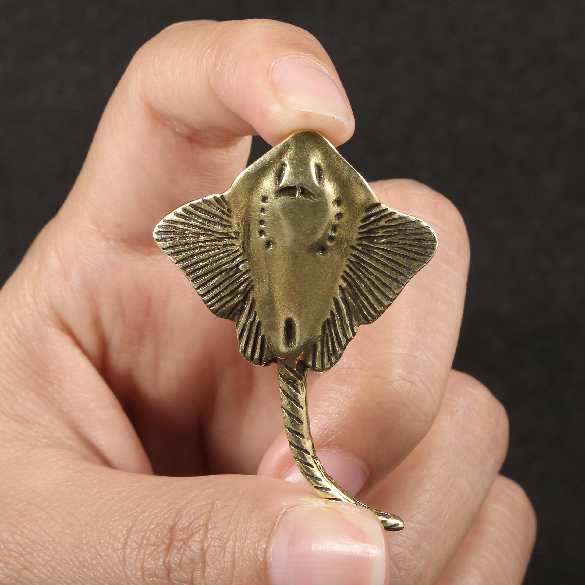 

Морские дьяволы Манты Украшение для стола Морские организмы Металлические фигурки Медные изделия ручной работы Коллекционные предметы Чайные питомцы Сувенир