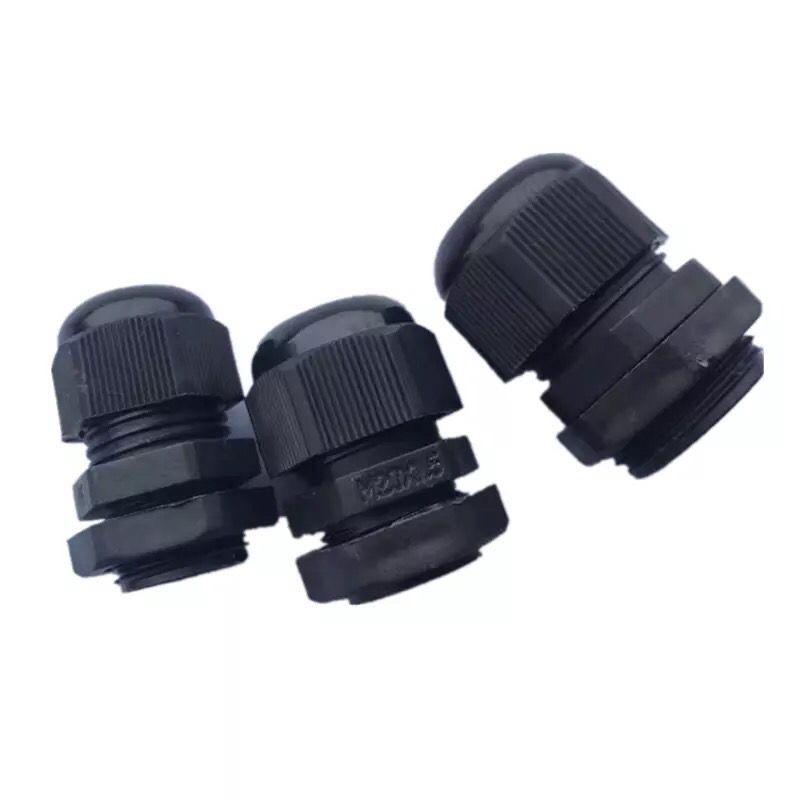 Plastikowa dławica kablowa gwintowana ze śrubunkiem i nakrętką do puszki połączeniowej