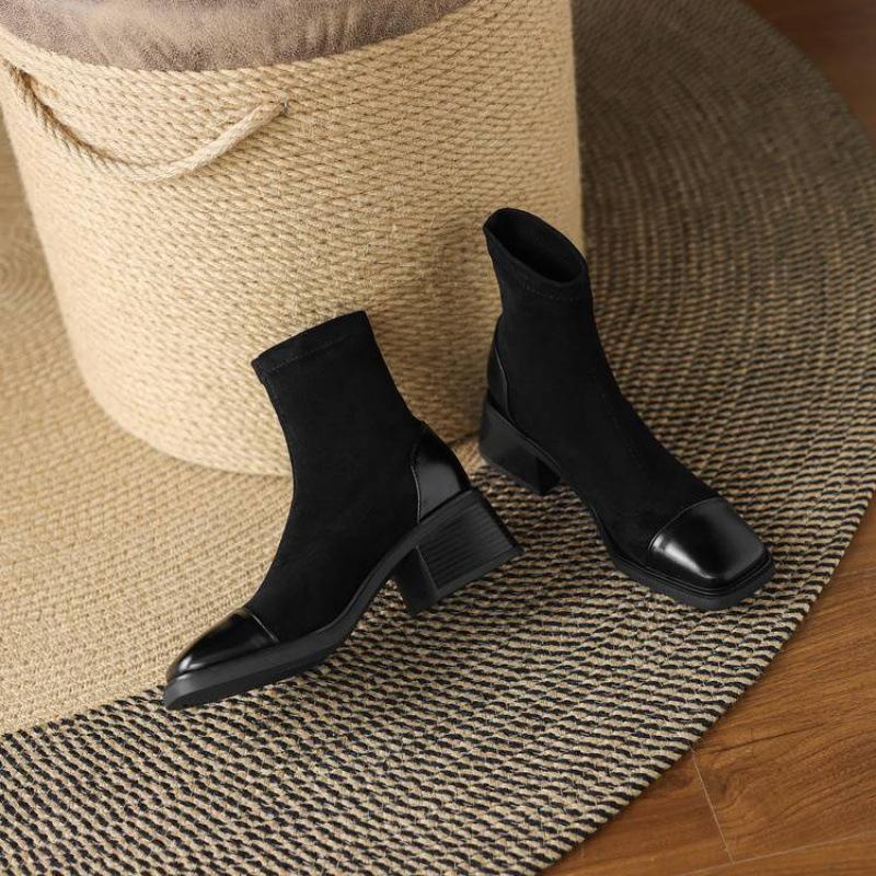 Korean version of large size rubber sole solid color Martin boots comfortable sleeve middle heel women's boots square head autumn and winter new m