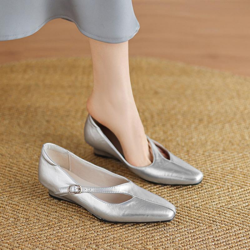 

New women s fashion single shoes low heel large size rubber soft sole comfortable wedge heel small leather shoes black casual women s single shoes 39 серебряный