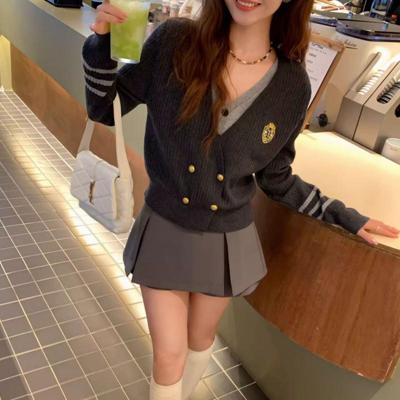 

Женский свитер преппи с V-образным вырезом, цветными блоками, двубортный, с длинным рукавом, вязаный, с многослойным эффектом, Осень/Зима 2024 One Size (Fits 80-120 cm Bust) серый