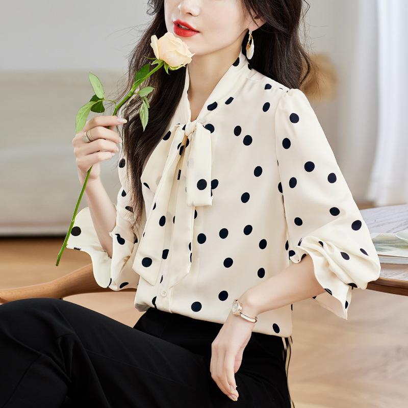 2026 Nuovo Top alla Moda ed Elegante per la Primavera, Camicia Versatile in Chiffon a Maniche Lunghe con Pois Neri