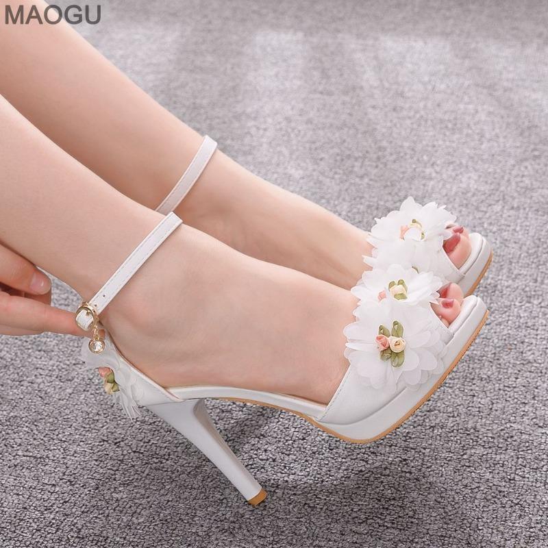 Sapatos de Noiva Brancos Femininos Peep Toe com Tiras no Tornozelo Decorações Florais Salto Alto para Senhoras Sandálias Elegantes da Moda Tamanho 34-42