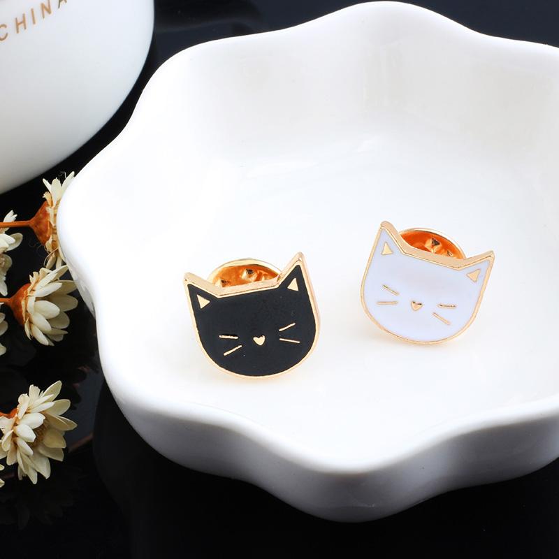

2PCS/Set Cute Kitten Animal Brooch Cartoon Black White Cat Enamel Pins Backpack Clothes Lapel Pin Couple Badges Lovers Jewelry