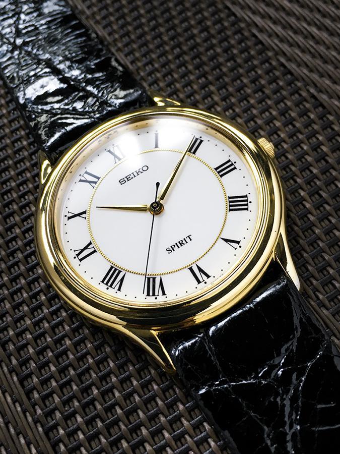 [USED] Rare Seiko wristwatch with sweep hands and Roman numerals