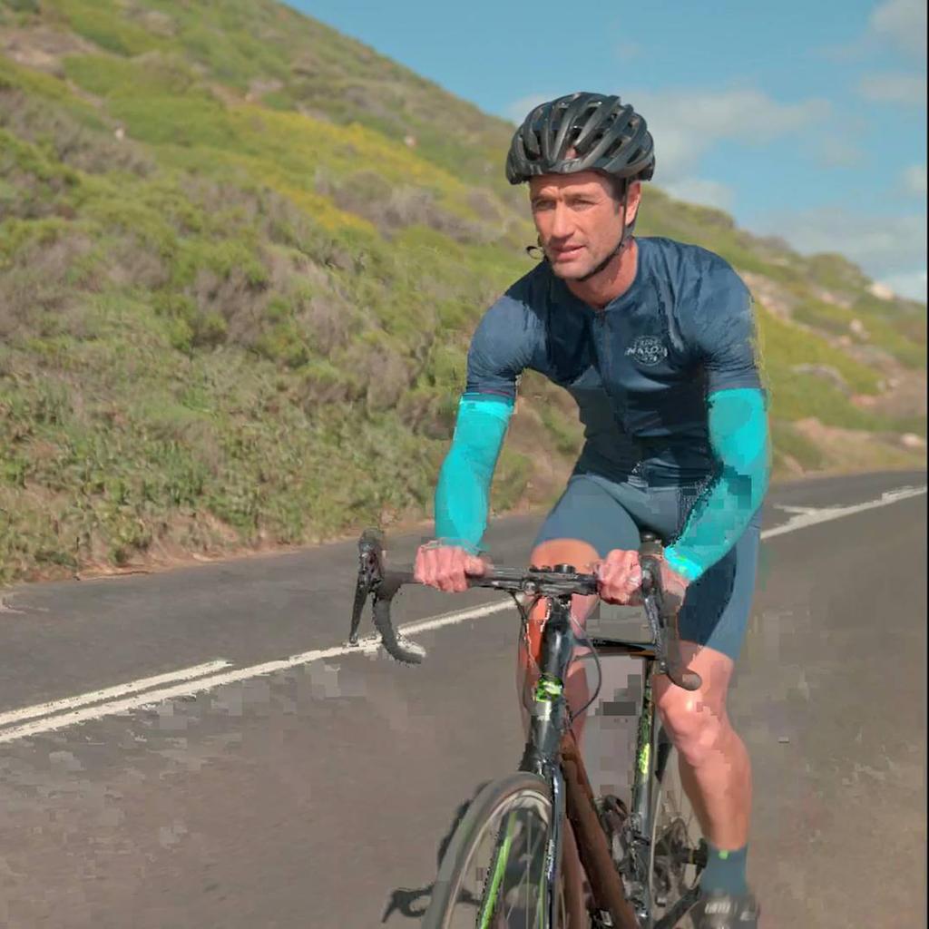 BAUERFEIND SPORTS COMPRESSION SLEEVES ARM Compression Sleeves Sports Arm Made in Compression Reduces Muscle Vibration and Promotes Energy (Sports Arm)