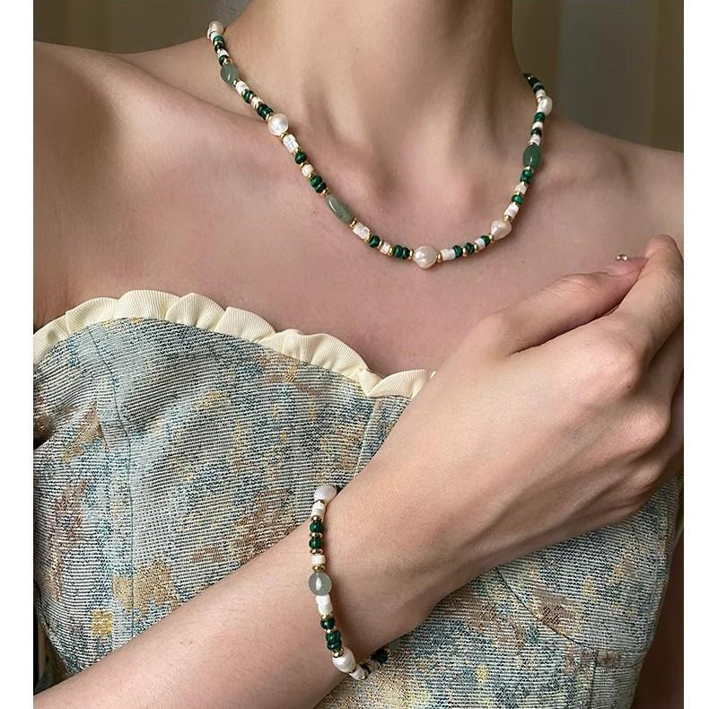 Green Dongling dopamine-inspired freshwater pearl necklace, a stylish and trendy green peacock agate beaded choker for summer