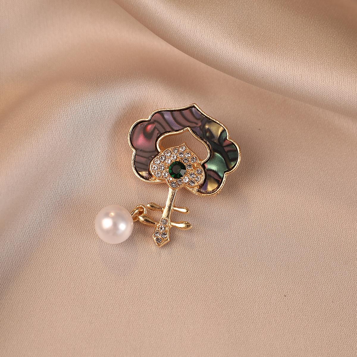 

Ретро брошь Пипа Жуи Высококлассный женский классический шарм Национальный тренд Жемчужная брошь Корсаж для ципао Высококлассный аксессуар