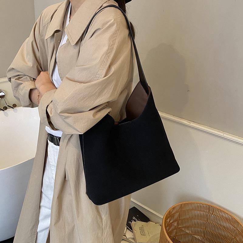 Large capacity bag women's 2025 new trendy autumn and winter premium sense retro suede shoulder bag commuter tote bag