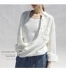 Lockeres Leinenhemd im französischen Stil für Damen: Schlichte und elegante Reversjacke.