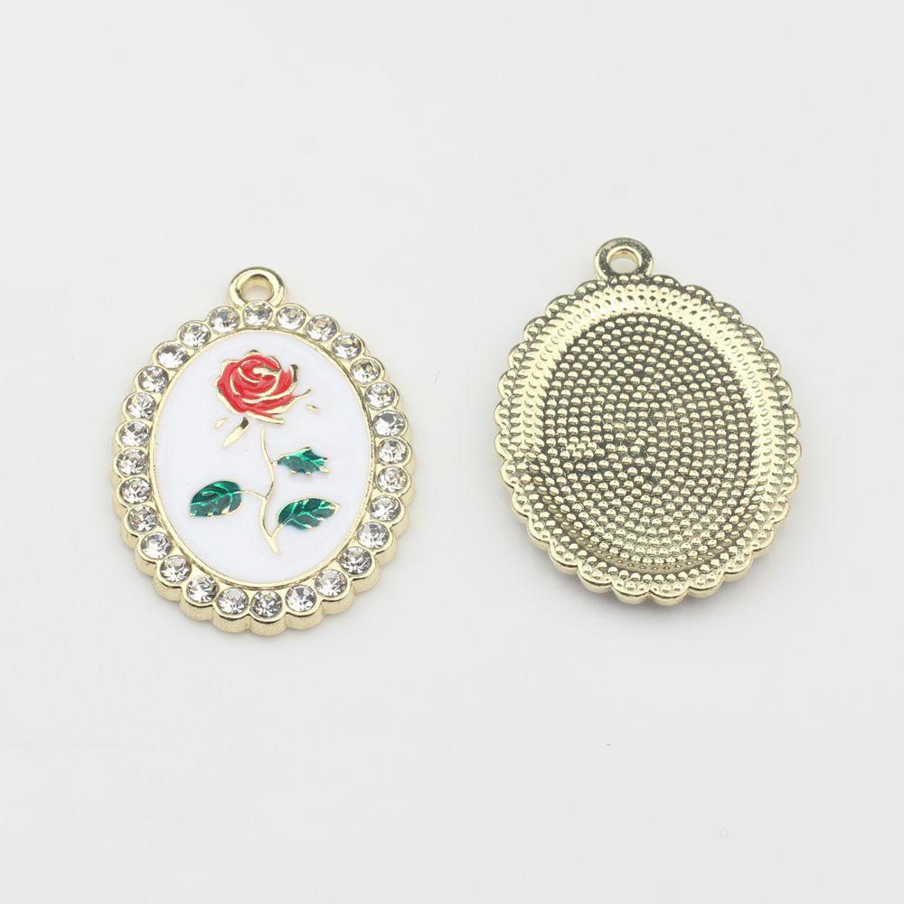Retro French Palace Style Keychain Alloy Rhinestone Rose Pendant Luxury Bag Charm Couple Family Keychain Pendant