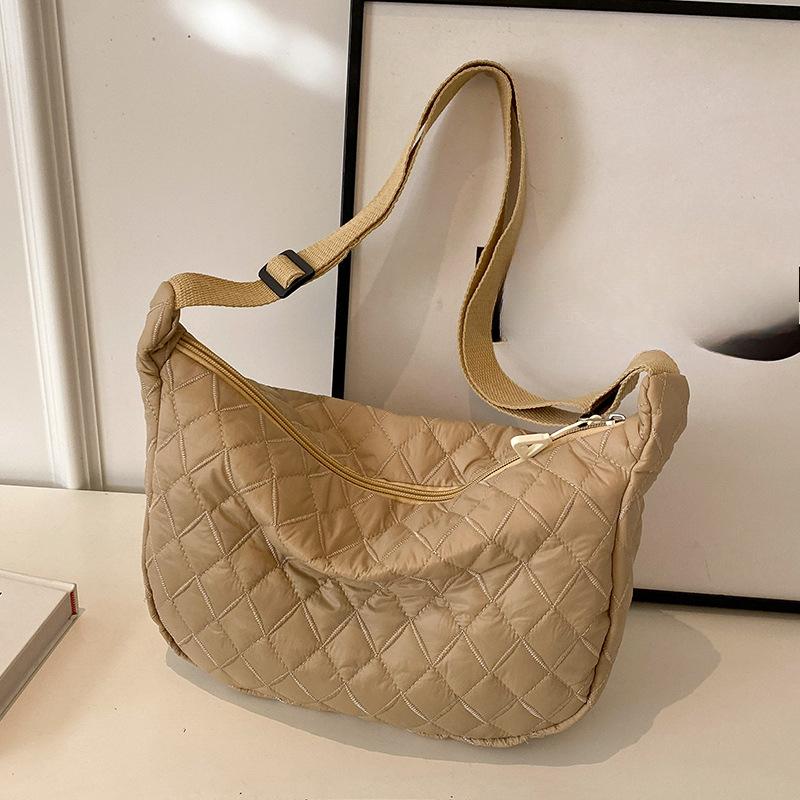 

Популярная сумка кроссбоди с бриллиантами для женщин Осень-Зима Новая женская сумка на плечо Ins Нишевый дизайн Сумка-пельмень