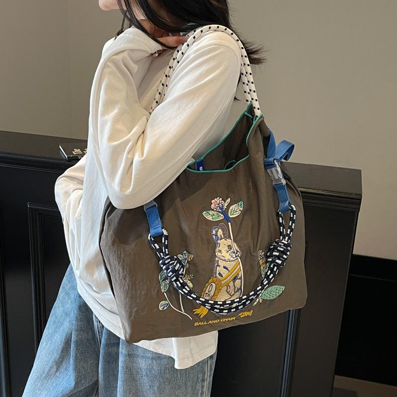 Handbag Women's 2025 New Crossbody Casual Niche Design Commuter Underarm Bag Women's Shoulder Large Capacity Tote Bag