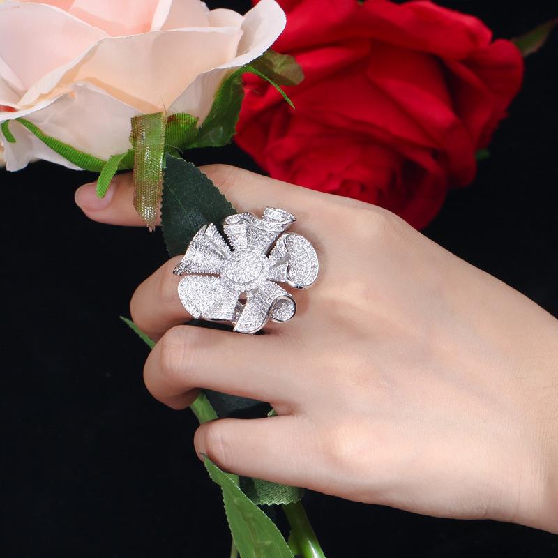 J0089 High-End Banquet Ring, Full Of Zircon Personalized Flower Ring
