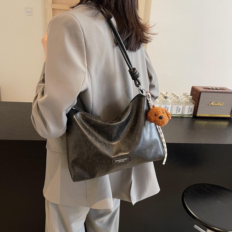 Retro Matte Small Bag Women 2025 New Casual Versatile Messenger Bag Commuter Shoulder Bucket Bag