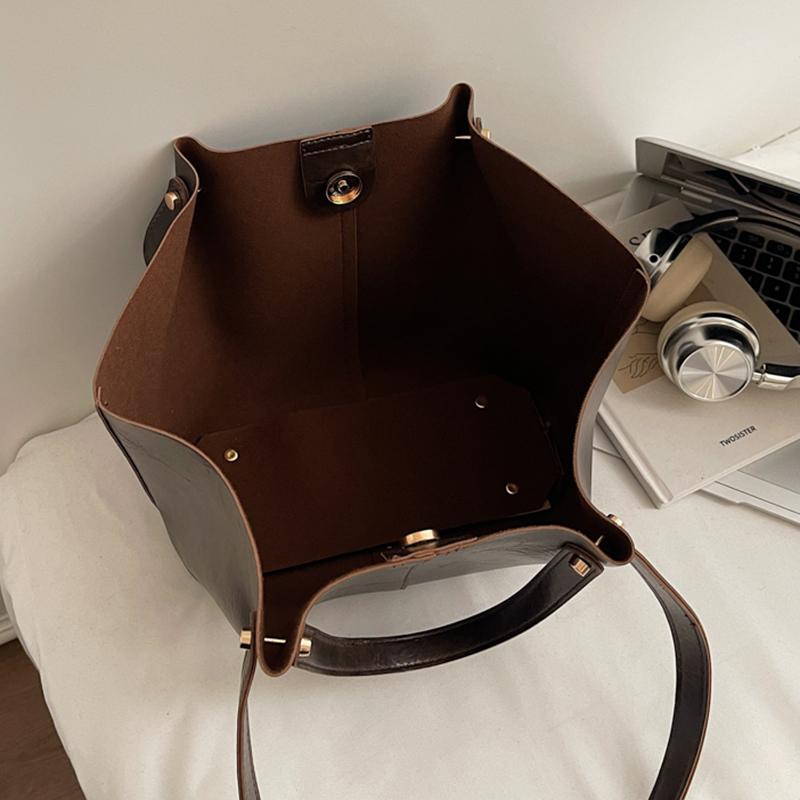Women's Soft Leather Tote Bag Large Capacity Single Shoulder Handbag for Daily Commute Work Casual 2026 New Fashion Underarm Bag