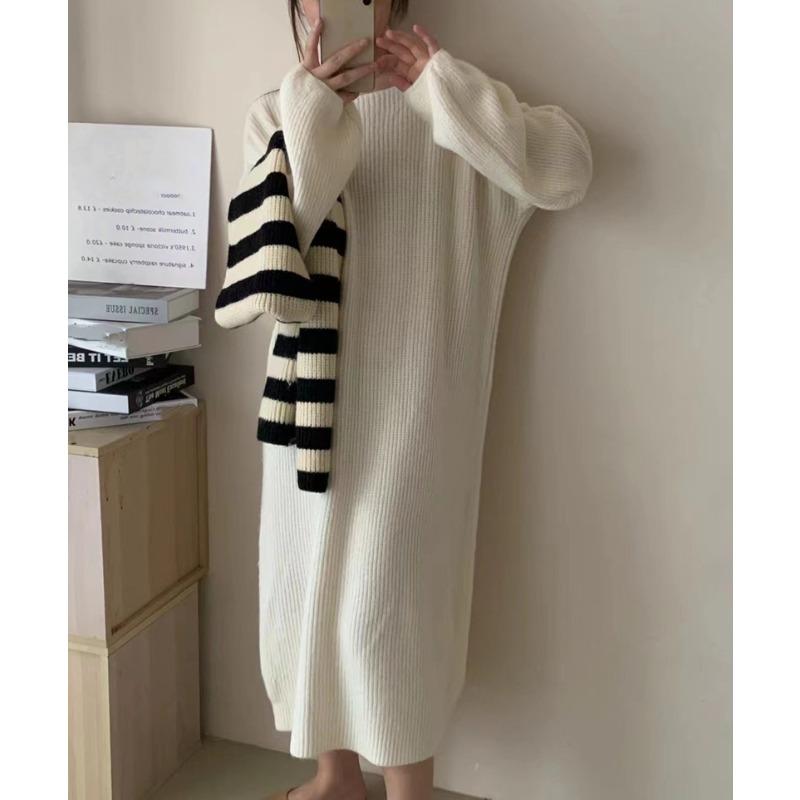 

Женское осенне-зимнее новое свободное трикотажное платье средней длины с открытыми плечами One size бежевый