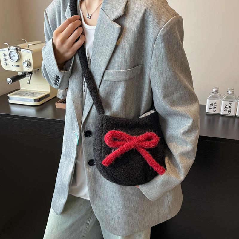 Korean spring new fashion niche design large-capacity student foreign style bucket bag women's shoulder trend oblique span bag