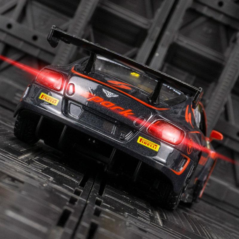 Модель игрушечного автомобиля Bentley Continental в масштабе 1/32 — фото 13