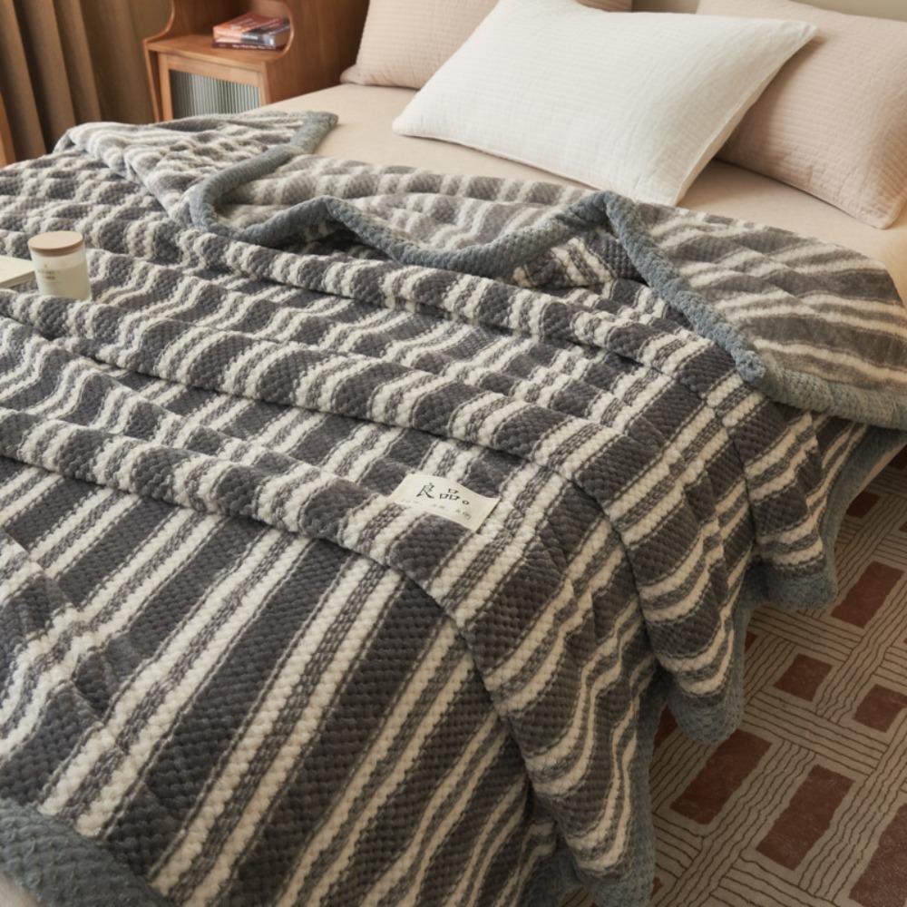 Japanese-style Sleep Blanket Coral Fleece Nap Blanket Simple Sofa Throw Bed
